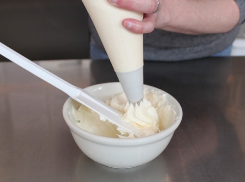 Squeeze any trapped air out of the tip. 